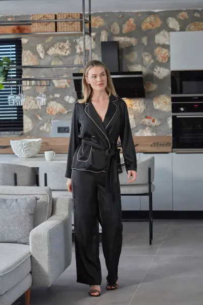 Kuşaklı Önden Düğmeli Saten Pijama Takımı CossybyAqua 27131 40 - SİYAH
