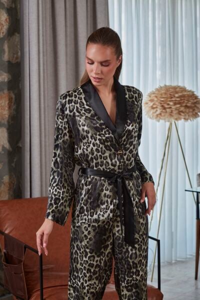 Leopar Desen Önden Düğmeli Saten Pijama Takımı CossybyAqua 27151
