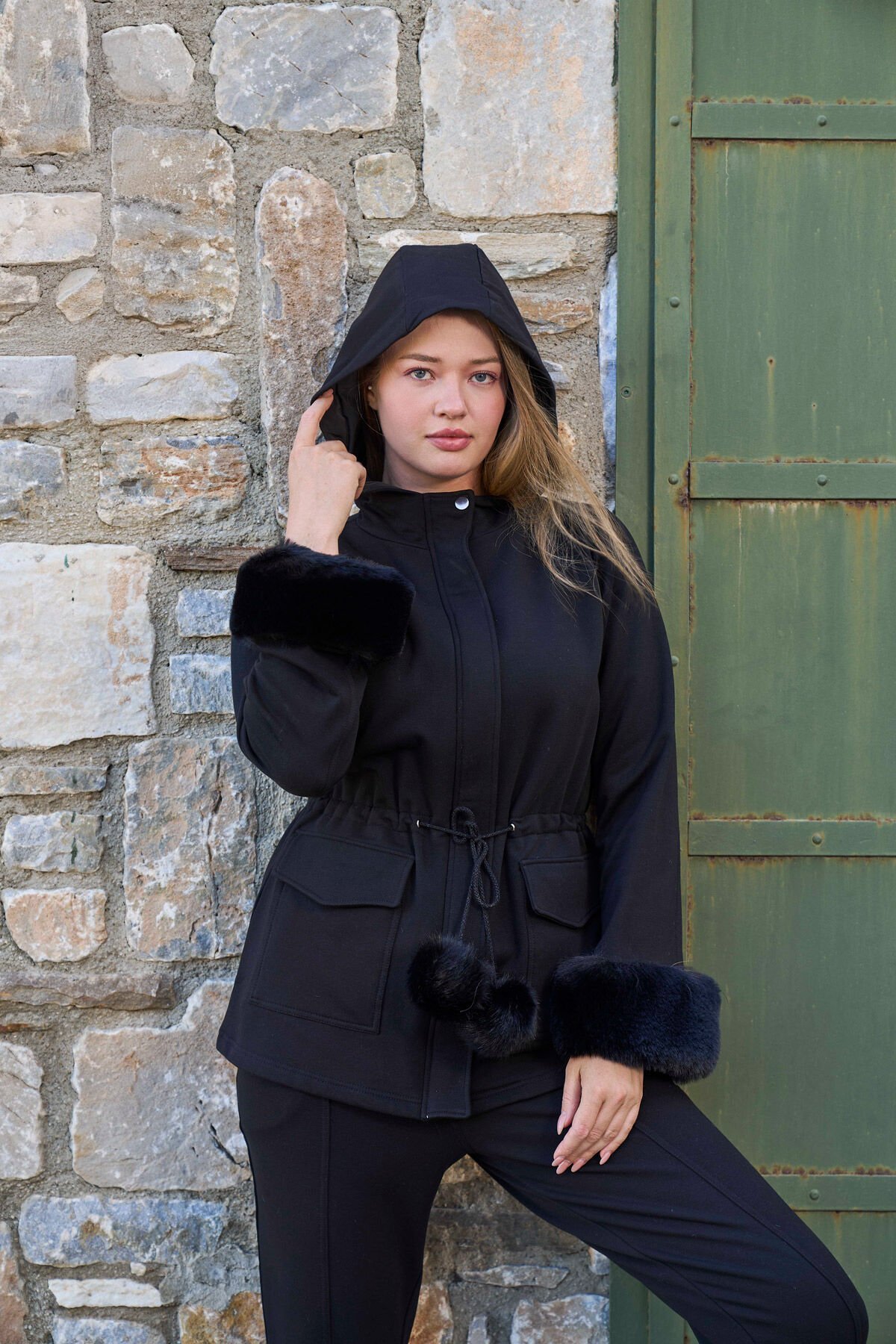 Peluş Detay Dik Yaka Kapüşonlu Şık Eşofman Takımı CossybyAqua 26132