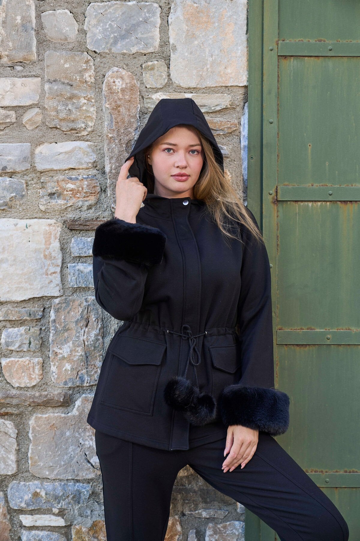 Peluş Detay Dik Yaka Kapüşonlu Şık Eşofman Takımı CossybyAqua 26132