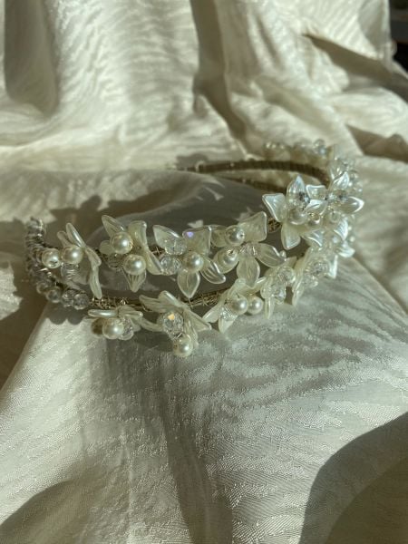 ÇİFT GÖRÜNÜMLÜ ÇİÇEKLİ TAÇ INT030