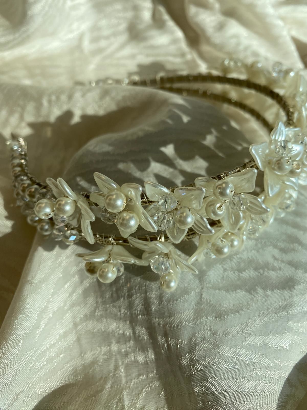 ÇİFT GÖRÜNÜMLÜ ÇİÇEKLİ TAÇ INT030