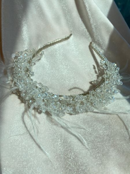 INT034 TÜYLÜ VE TAŞLI TAÇ