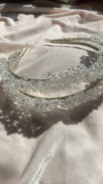 INT038 KRİSTAL SAÇAK VE BONCUK DETAY TAÇ