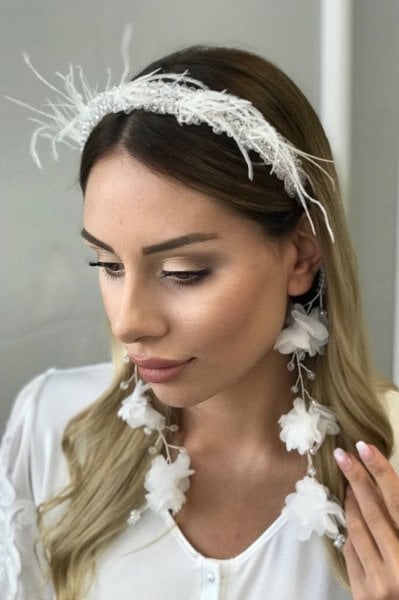 Tüylü Küpeli Taç
